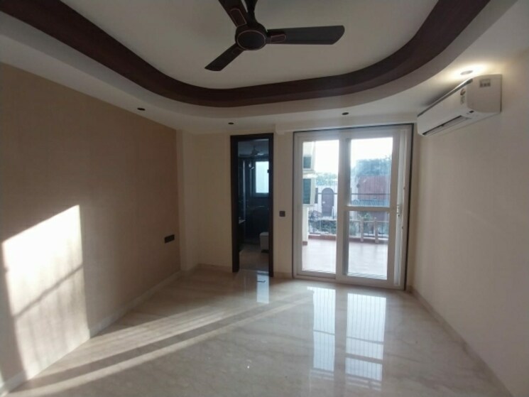 Room, sarvapriya vihar 3 Bedroom 240 Sq.Yd. Builder Floor In Sarvapriya Vihar Delhi 8034264