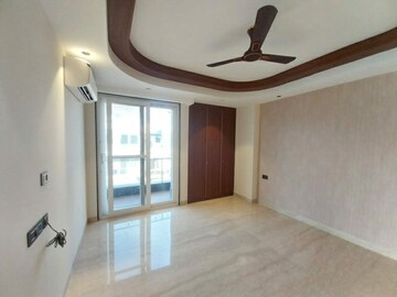 Room in 3 BHK Builder Floor at Sarvapriya Vihar – for Sale