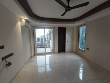 Master Bedroom in 3 BHK Builder Floor at Sarvapriya Vihar – for Sale