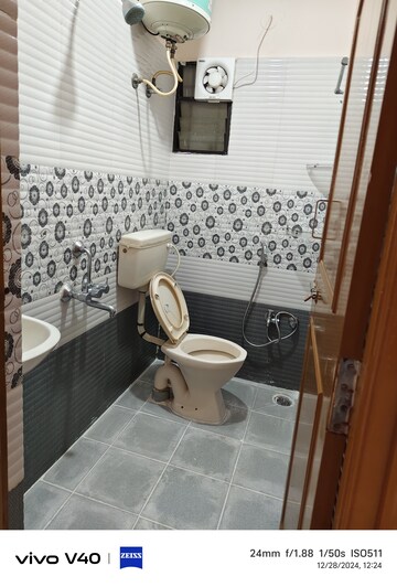 Master Bedroom in 1 BHK Builder Floor at Indiranagar – for Rent