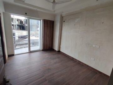 Room in 3 BHK Apartment at Shakti Khand – for Sale