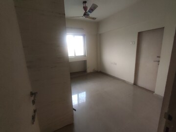 Room in 3 BHK Apartment at Rustomjee Avenue M, Virar West – for Rent