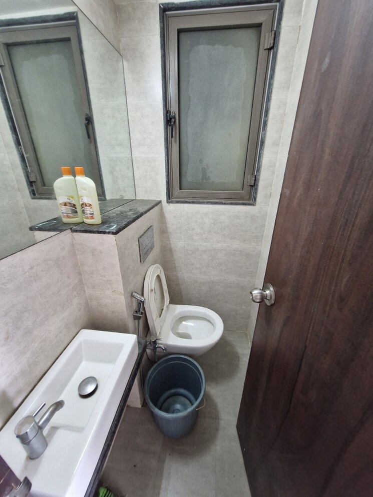 Bathroom, lodha-casa-viva 2 Bedroom 677 Sq.Ft. Apartment In Majiwada Thane 8034425