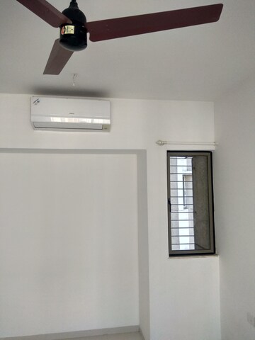 Room in 2 BHK Apartment at Lodha Splendora, Ghodbunder Road – for Rent