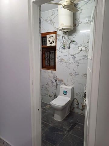 Bathroom in 3 BHK Builder Floor at SS Mayfield Gardens, Sector 51 – for Rent