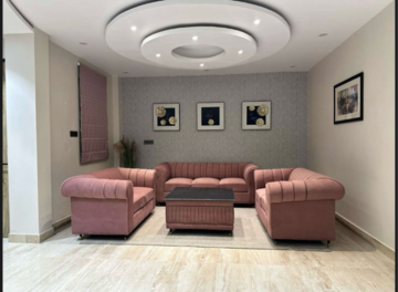 Living Room in 6 BHK Villa at Gomti Nagar – for Rent