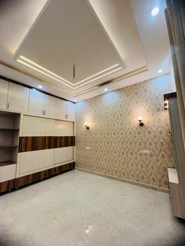 Room, sunny enclave 5 Bedroom 150 Sq.Yd. Independent House In Sunny Enclave Mohali 8034510