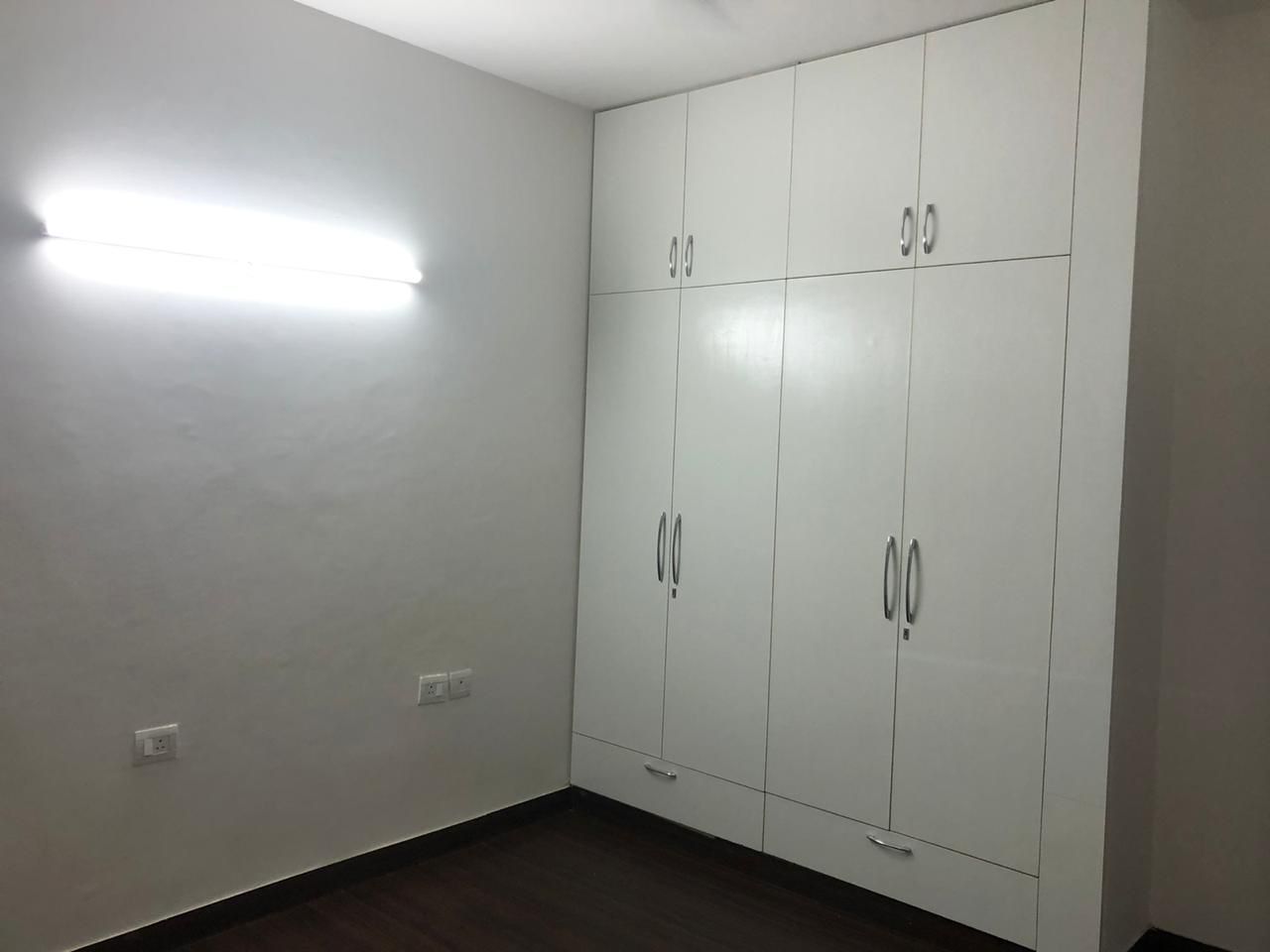 3 BHK + Servant Room Apartment For Sale in Amrapali Sapphire