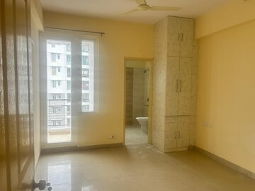 Room in 4 BHK Apartment at Amrapali Sapphire, Sector 45 – for Sale