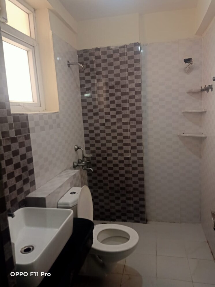 Bathroom, amrapali-sapphire 4 Bedroom 3075 Sq.Ft. Apartment In Sector 45 Noida 8034529