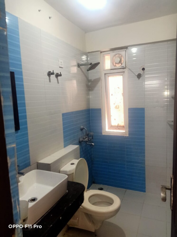 Bathroom, amrapali-sapphire 4 Bedroom 3075 Sq.Ft. Apartment In Sector 45 Noida 8034529