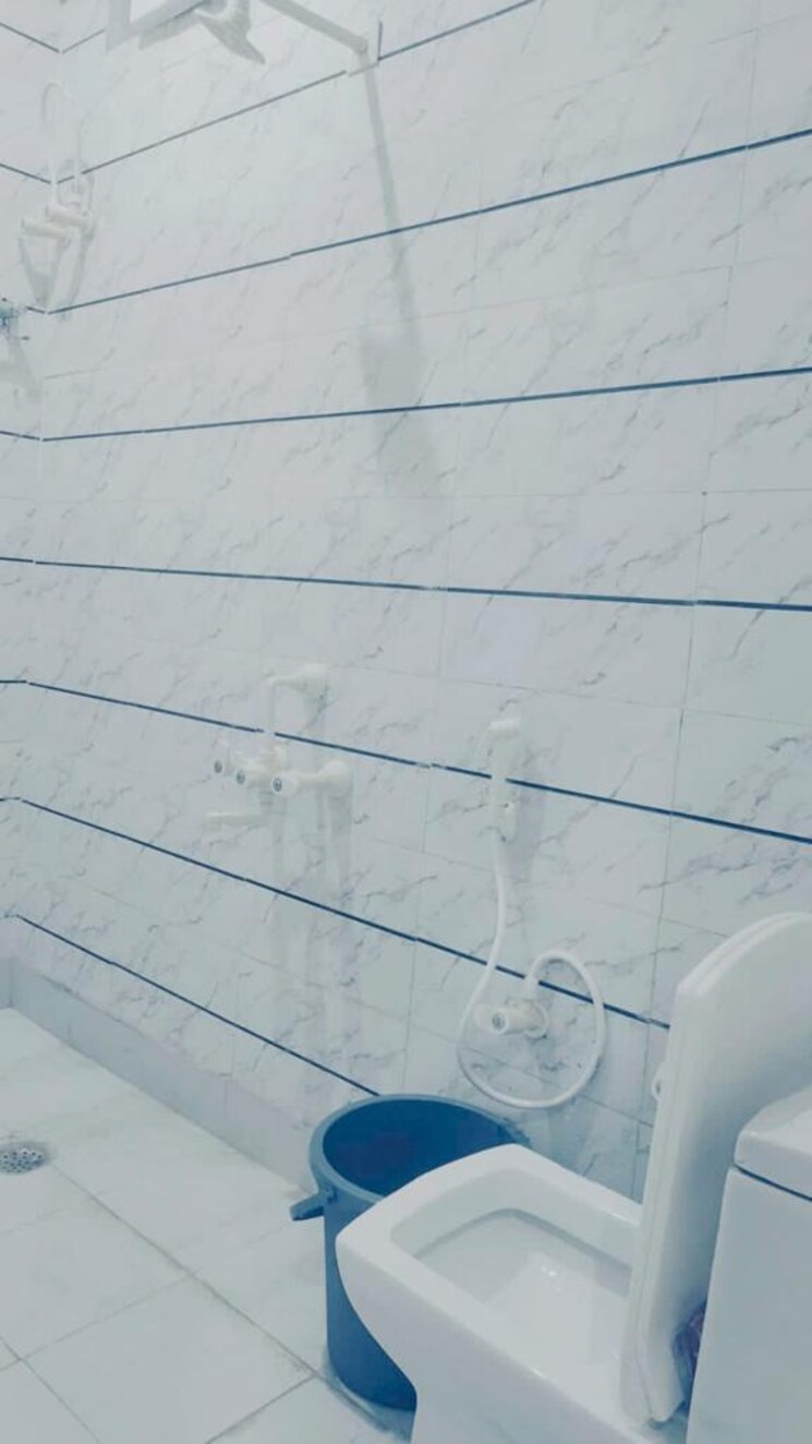 Bathroom, amrapali-sapphire 5 Bedroom 4500 Sq.Ft. Apartment In Sector 45 Noida 8034531