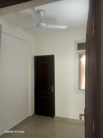 Room in 3 BHK Apartment at Mahagun Moderne, Sector 78 – for Rent