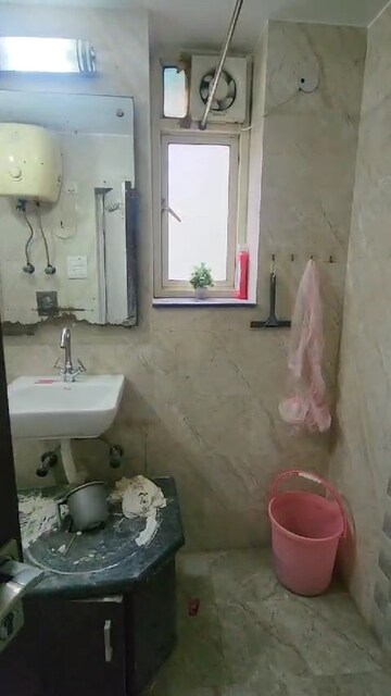 Attached Bathroom in 3.5 BHK Apartment at Mayur Vihar Phase 1 – for Rent