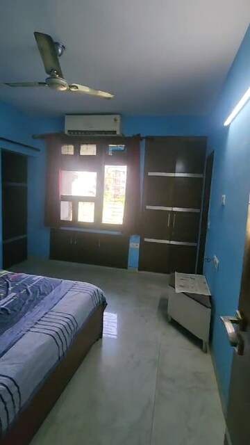Room in 3.5 BHK Apartment at Mayur Vihar Phase 1 – for Rent