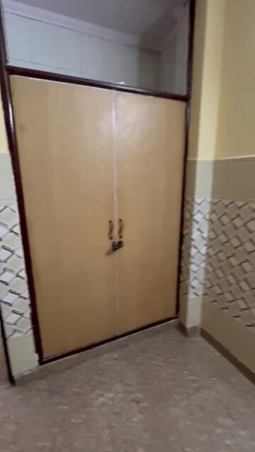 Bathroom in 2.5 BHK Builder Floor at Mayur Vihar Phase 1 – for Rent