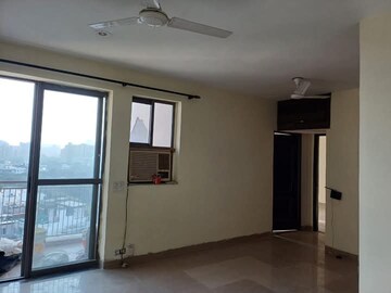 Room in 3 BHK Independent House at Sector 9 – for Rent