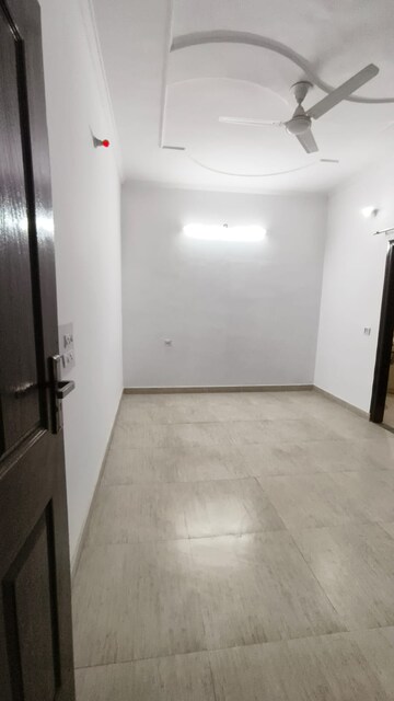 Room in 3 BHK Apartment at Oxirich Avenue, Ahinsa Khand ii – for Sale