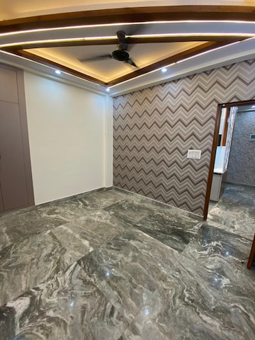 Room in 3 BHK Apartment at Oxirich Avenue, Ahinsa Khand ii – for Sale