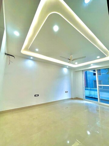 Furnished Amenities in 3 BHK Apartment at Emaar Emerald Floors Premier, Sector 65 – for Rent