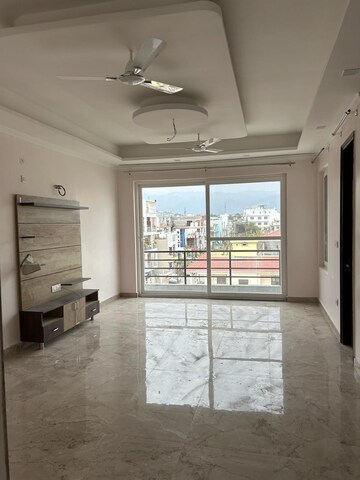 Room in 3 BHK Builder Floor at Gms Road – for Rent