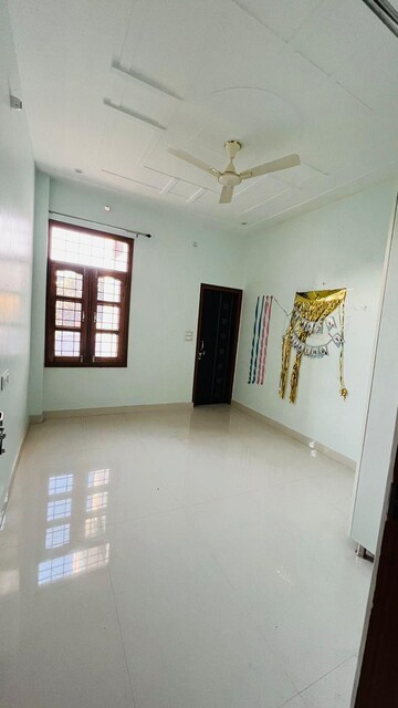 Room in 3 BHK Builder Floor at Gms Road – for Rent