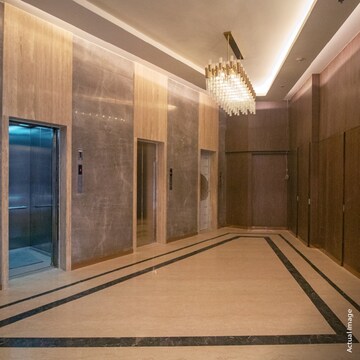 Room in  Office Space at Crescent Solitaire, Andheri East – for Rent