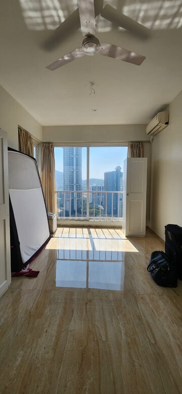 Room in 4 BHK Apartment at Kanakia Miami, Mahim – for Rent