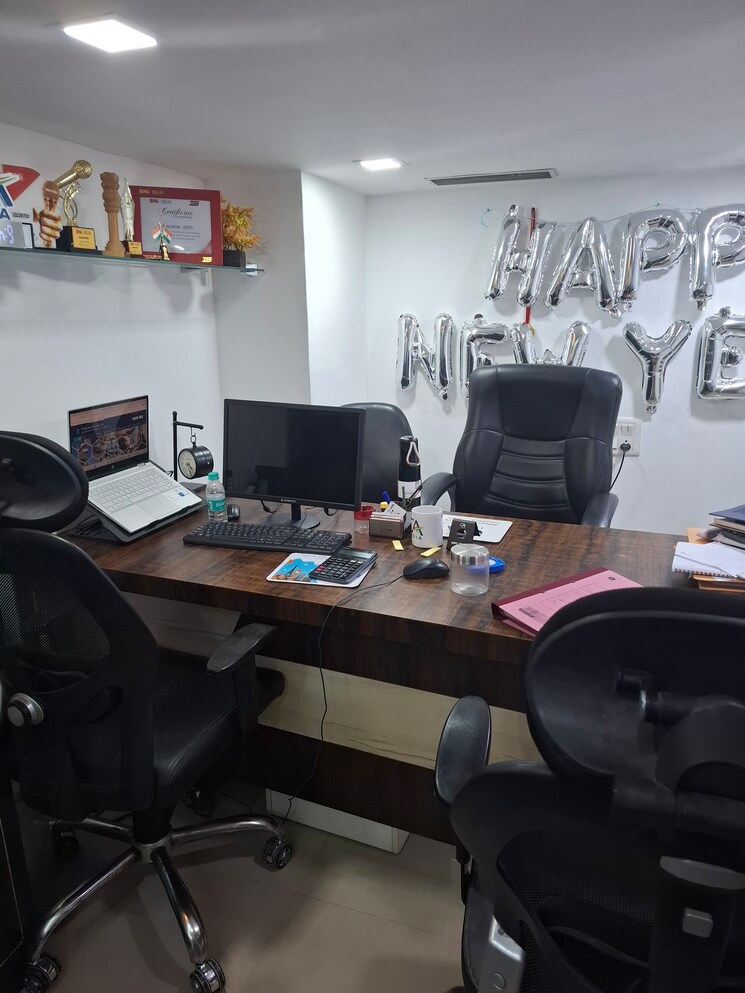 Team Area, netaji subhash place Commercial Office Space 350 Sq.Ft. In Netaji Subhash Place Delhi 8034692