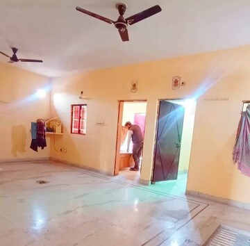 Master Bedroom in 2 BHK Villa at Jankipuram – for Rent