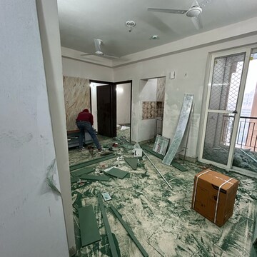 Room in 2.5 BHK Apartment at Amrapali Riverview, Amrapali Leisure Valley – for Rent