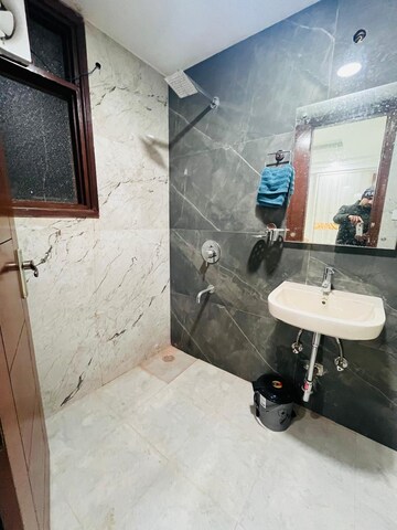 Attached Bathroom in 3 BHK Builder Floor at Palm Residency Chhatarpur, Chattarpur – for Rent
