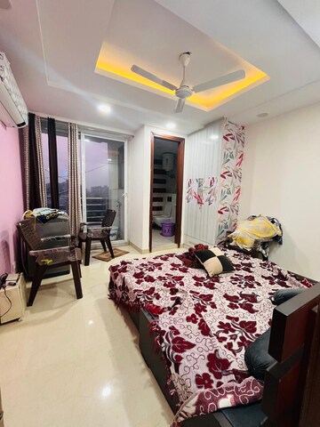 Master Bedroom in 3 BHK Builder Floor at Palm Residency Chhatarpur, Chattarpur – for Rent