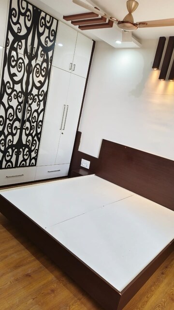 Room in 3 BHK Apartment at Pashmina Waterfront, Old Madras Road – for Rent