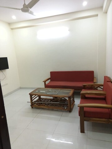 Living Room in 2 BHK Builder Floor at Sector 43 – for Rent