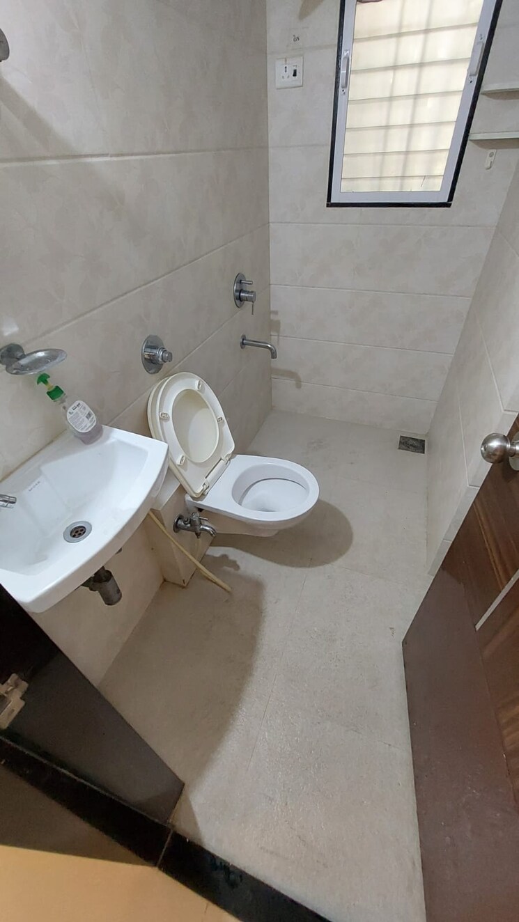 Bathroom, benvic-villa 2 Bedroom 1050 Sq.Ft. Apartment In Malad West Mumbai 8035150