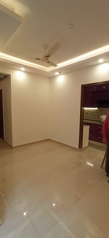 Room in 2.5 BHK Apartment at Ace Divino, Sector 1 Greater Noida – for Rent