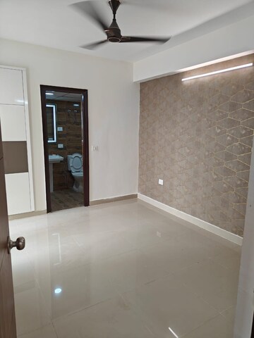 Room in 3.5 BHK Villa at AKJ Novel Valley, Sector 16b Greater Noida – for Rent