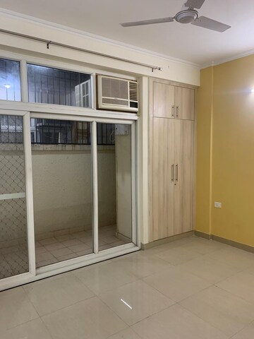 Room in 3.5 BHK Villa at AKJ Novel Valley, Sector 16b Greater Noida – for Rent