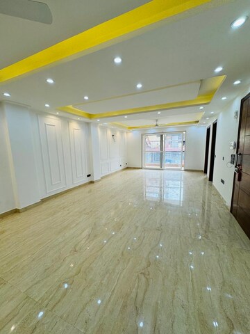 Room in 3 BHK Builder Floor at Saket – for Rent