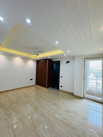 Room in 3 BHK Builder Floor at Saket – for Rent