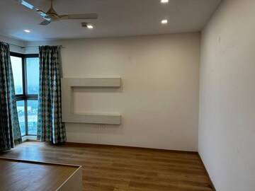 Room in 4 BHK Apartment at Brigade Exotica, Old Madras Road – for Rent