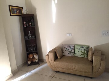 Living Room in 2.5 BHK Builder Floor at Ansal Plaza Sector-23, Sector 23 – for Rent