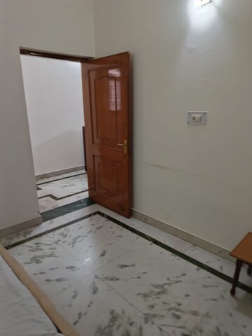 Room in 2.5 BHK Builder Floor at Ansal Plaza Sector-23, Sector 23 – for Rent