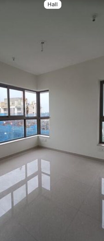 Room in 2 BHK Apartment at Kalpataru Paramount, Kapur Bawdi – for Rent