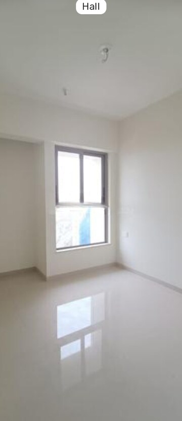 Room in 2 BHK Apartment at Kalpataru Paramount, Kapur Bawdi – for Rent