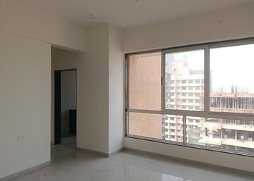 Room in 2 BHK Apartment at Kalpataru Paramount, Kapur Bawdi – for Rent