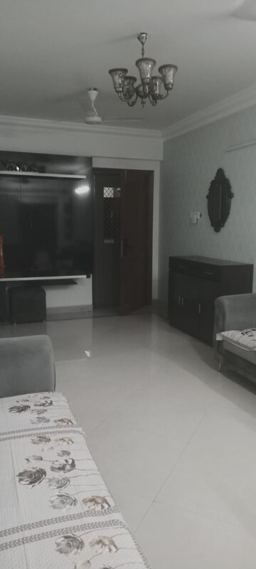 Furnished Amenities in 2 BHK Apartment at Raheja Sherwood, Goregaon East – for Rent