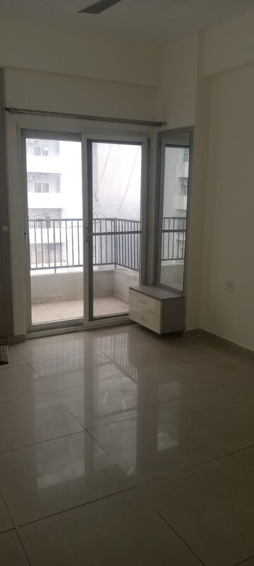 Room in 3 BHK Apartment at Homes 121, Sector 121 – for Rent