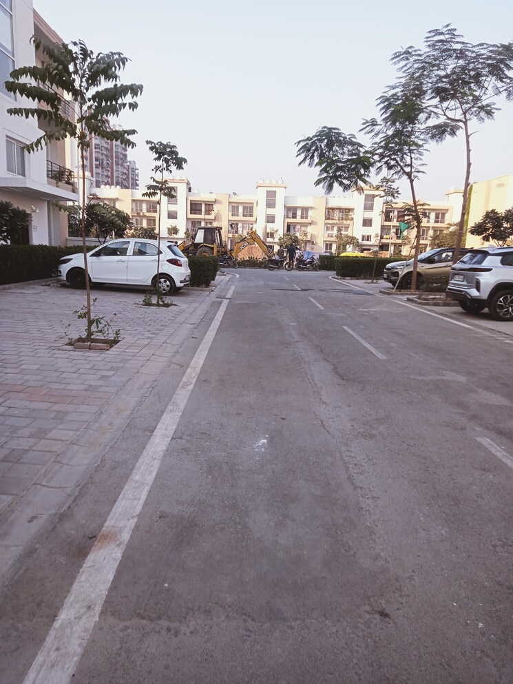  Parking, bptp-parkland-pride-phase-2 3 Bedroom 180 Sq.Yd. Builder Floor In Sector 77 Faridabad 8035441